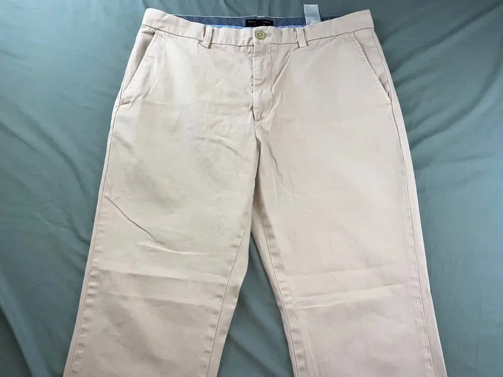 Banana Republic Aiden Fit Flat Front 100% Cotton Chino Pants. Washed Beige 35X29